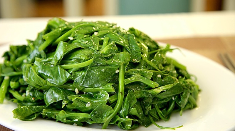Sauteed pea shoots with garlic