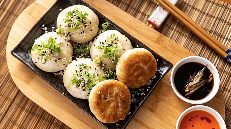 Pan-fried sheng jian bao
